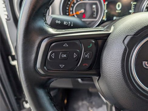 Used 2021 Jeep Gladiator Willys image 16