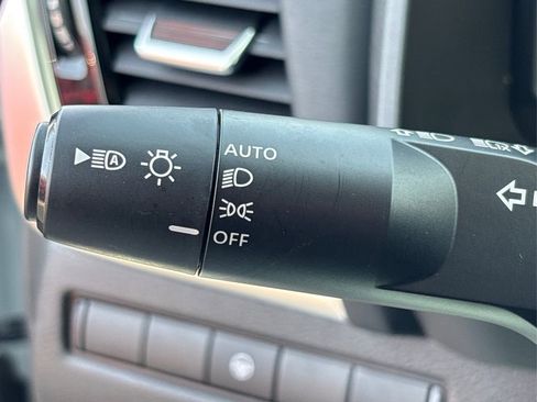 Used 2024 Nissan Rogue SL image 25