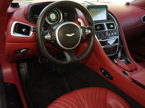 Used 2017 Aston Martin DB11 V12 RWD image 9