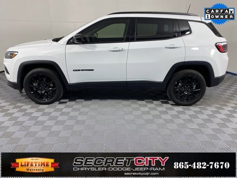 Used 2025 Jeep Compass Latitude w/ Altitude Special Edition image 4