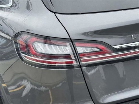 Used 2022 Lincoln Nautilus Standard image 8