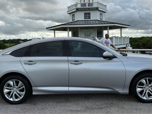 Used 2018 Honda Accord LX image 4