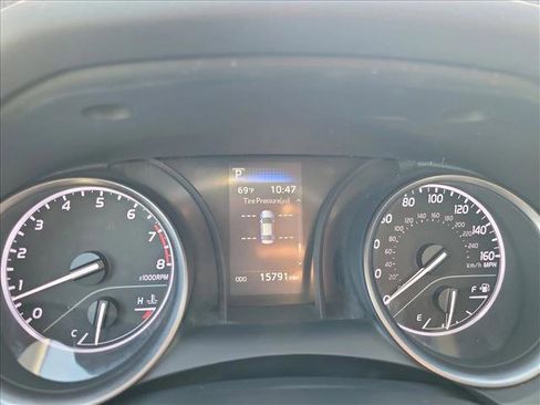 Used 2023 Toyota Camry SE image 19