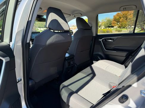 Used 2021 Toyota RAV4 XLE AWD/4WD image 10