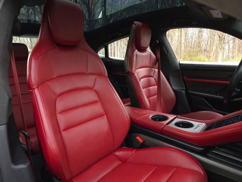 Used 2020 Porsche Taycan Turbo image 21