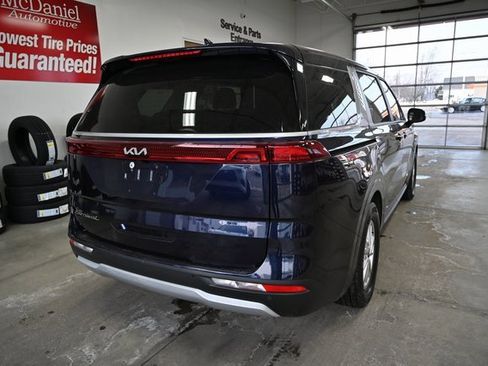 Used 2022 Kia Carnival LX image 6