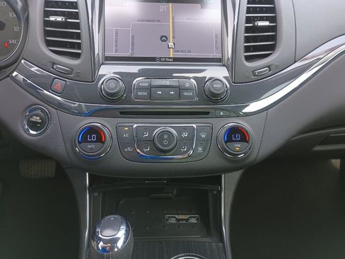 Used 2019 Chevrolet Impala Premier w/ Premier Confidence Package FWD image 18
