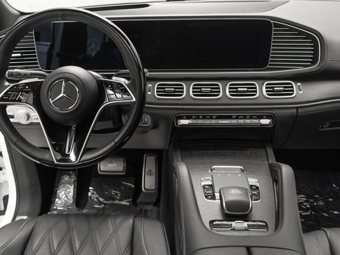 Used 2024 Mercedes-Benz Maybach GLS 600 4MATIC image 31