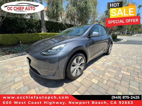 Used 2024 Tesla Model Y Long Range AWD/4WD image 1