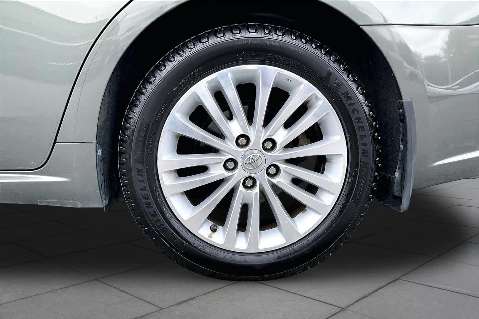 Used 2014 Toyota Avalon Limited FWD image 11