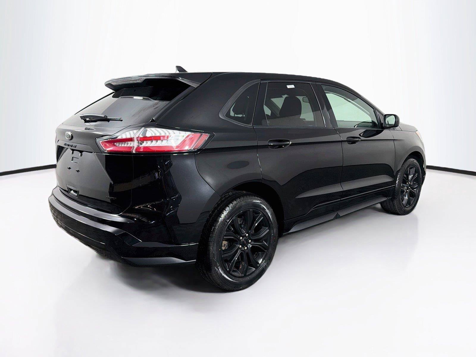 Used 2023 Ford Edge SE w/ Black Appearance Package AWD/4WD image 11