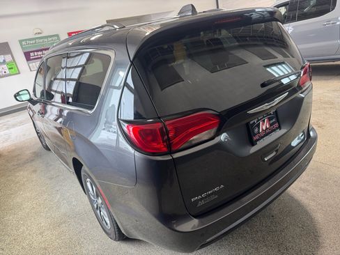 Used 2020 Chrysler Pacifica Touring-L Plus image 7