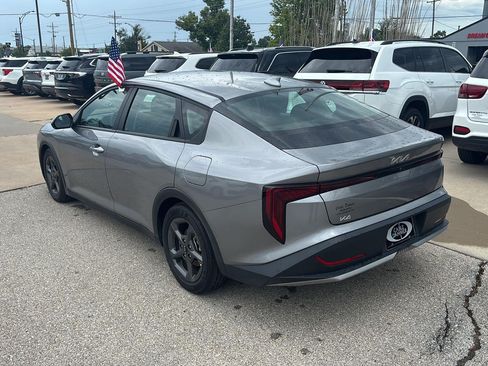 Used 2025 Kia K4 FWD image 4