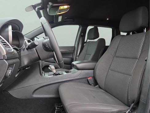 Used 2020 Jeep Grand Cherokee Laredo image 14