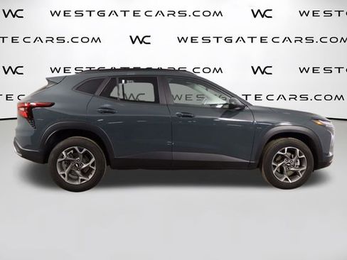 Used 2025 Chevrolet Trax LT w/ LT Convenience Package image 41