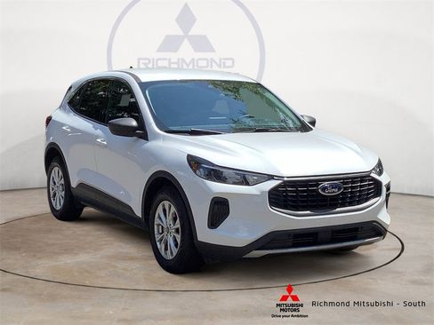 Used 2023 Ford Escape Active image 1