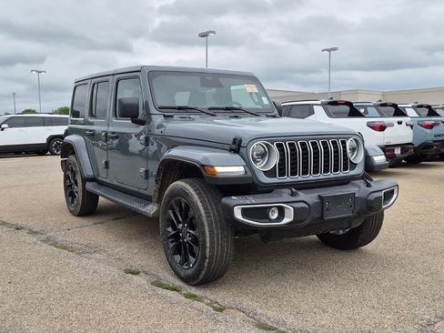 Used 2025 Jeep Wrangler Unlimited Sahara AWD/4WD image 2