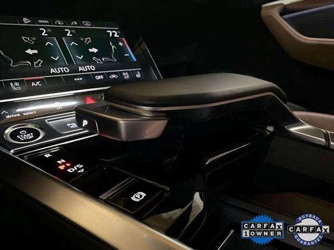 Used 2022 Audi e-tron Premium Plus w/ Premium Plus Package image 60