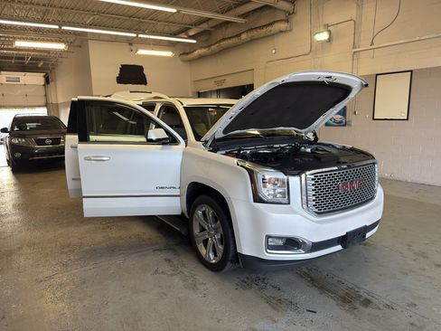 Used 2016 GMC Yukon XL Denali w/ Open Road Package AWD/4WD image 9