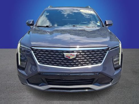 Used 2025 Cadillac XT4 Premium Luxury FWD image 2