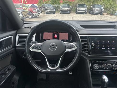 Used 2022 Volkswagen Atlas Cross Sport SEL R-Line AWD/4WD image 23