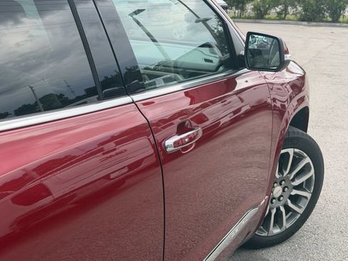 Used 2023 GMC Acadia Denali w/ Denali Ultimate Package FWD image 10
