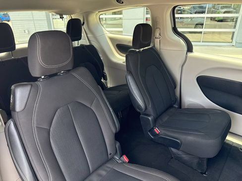 Used 2023 Chrysler Voyager LX FWD image 41