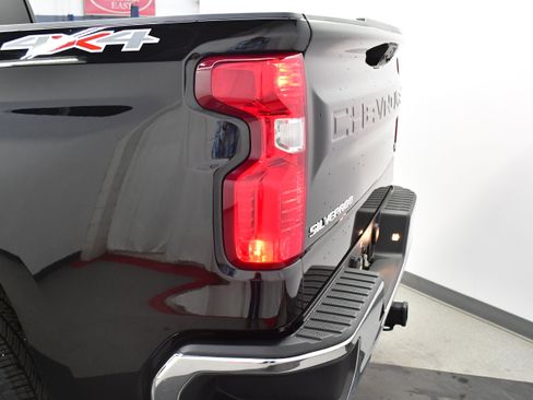 Used 2024 Chevrolet Silverado 1500 LT AWD/4WD image 31