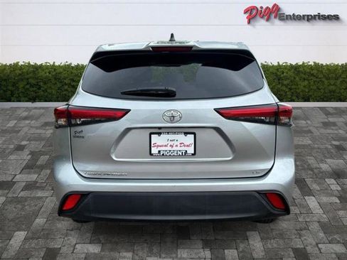 Used 2023 Toyota Highlander LE FWD image 9