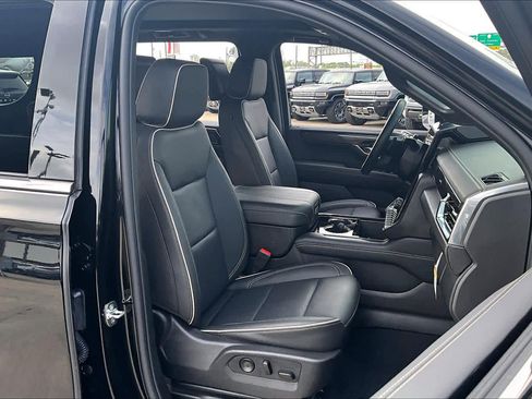Used 2026 GMC Yukon XL Elevation w/ Elevation Premium Package RWD image 9