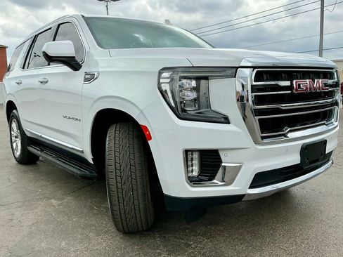 Used 2023 GMC Yukon SLT AWD/4WD image 2