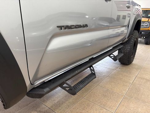 Used 2018 Toyota Tacoma TRD Off-Road w/ Technology Package image 7