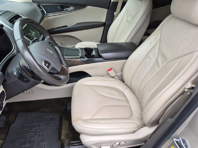 Used 2017 Lincoln MKX Reserve w/ Driver Assistance Package AWD/4WD image 16