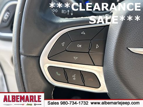 Used 2022 Chrysler Pacifica Touring-L image 20