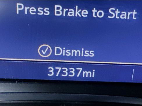 Used 2023 Chevrolet Traverse LT image 19