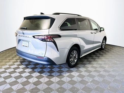 Certified 2024 Toyota Sienna XLE image 8