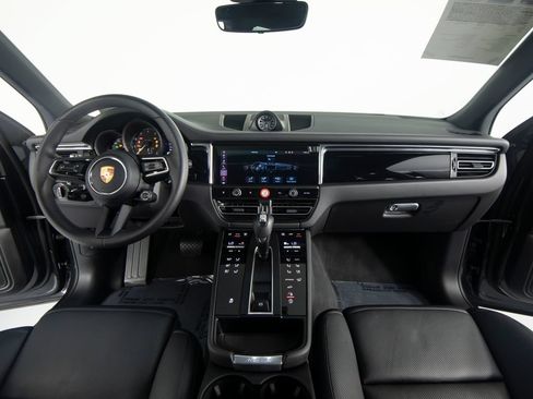 Certified 2026 Porsche Macan AWD/4WD image 37