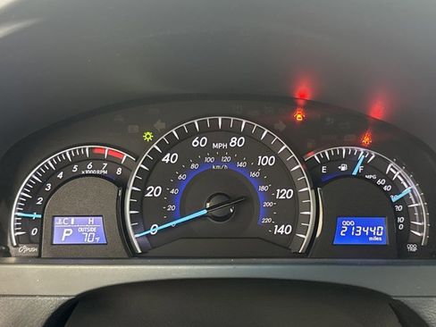 Used 2013 Toyota Camry XLE FWD image 19