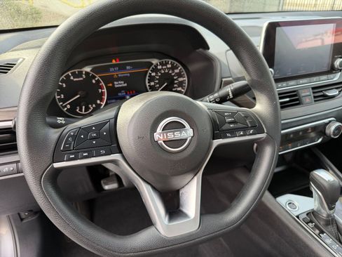 Used 2024 Nissan Altima 2.5 SV image 27