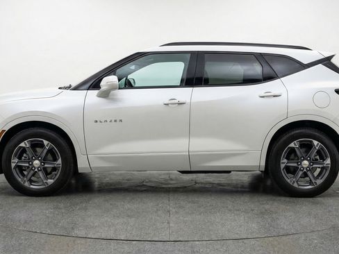 Used 2025 Chevrolet Blazer LT image 5