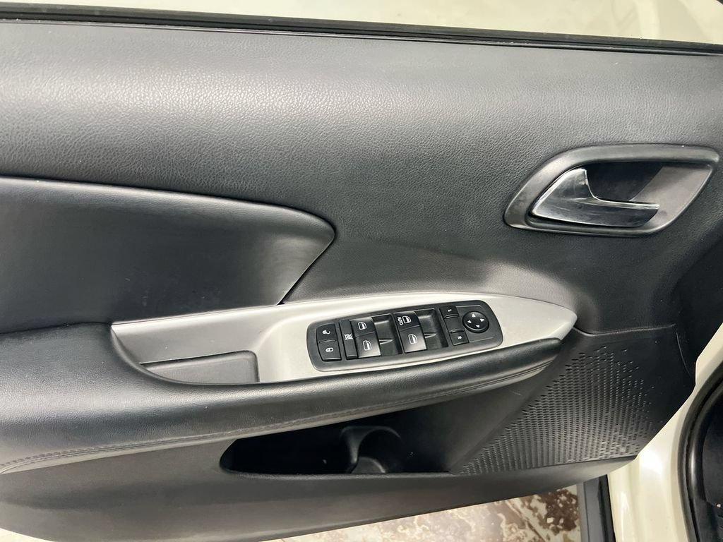 Used 2018 Dodge Journey SE w/ Connectivity Group FWD image 19