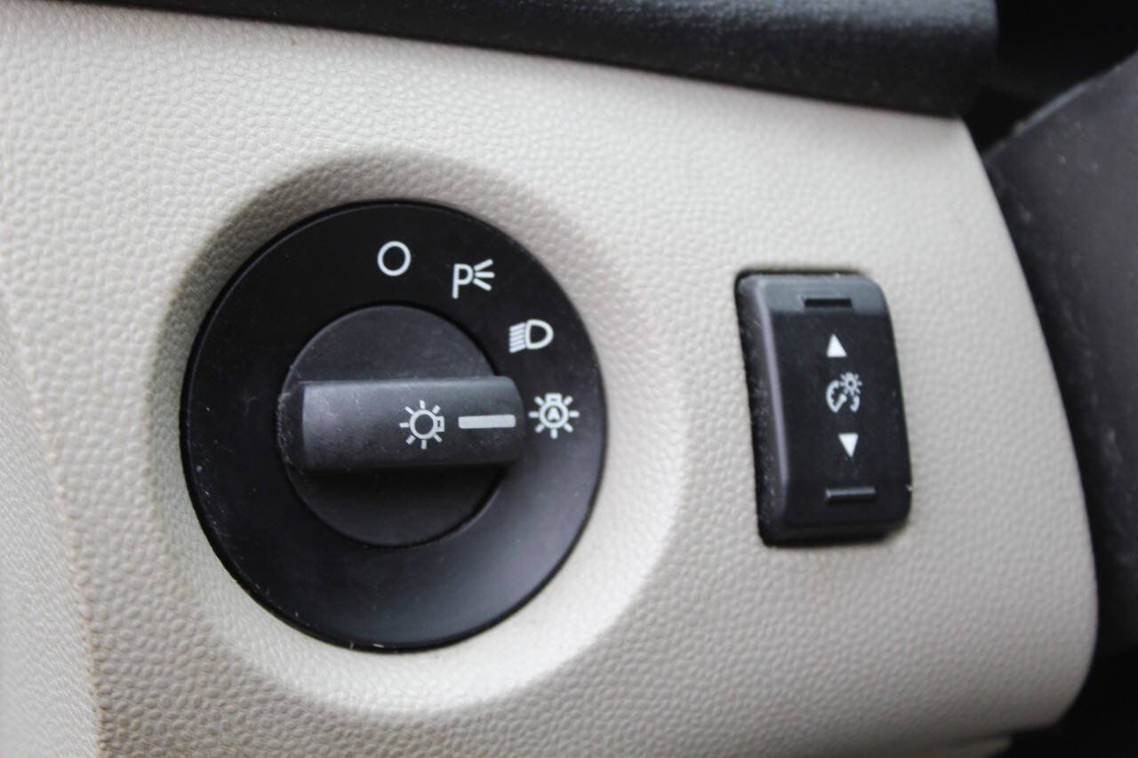 Used 2015 Ford Fiesta SE FWD image 32