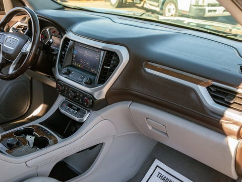 Used 2020 GMC Acadia SLE image 11