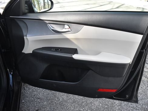 Used 2022 Kia Forte LXS FWD image 24