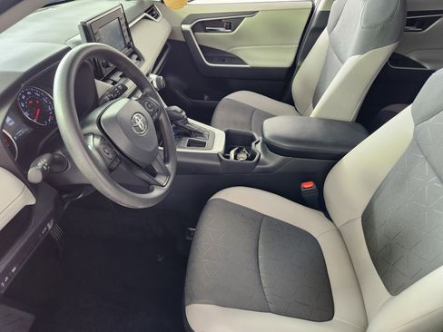Used 2022 Toyota RAV4 XLE image 11