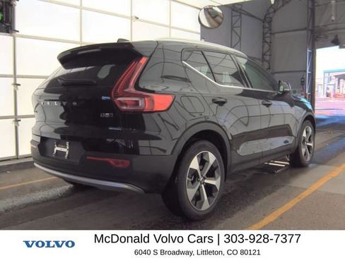 Used 2025 Volvo XC40 B5 Plus image 3
