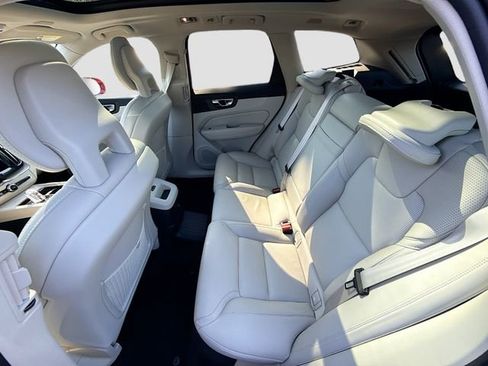 Used 2018 Volvo XC60 T8 Inscription w/ Luxury Seat Package AWD/4WD image 31