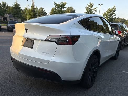 Used 2024 Tesla Model Y Long Range AWD/4WD image 3