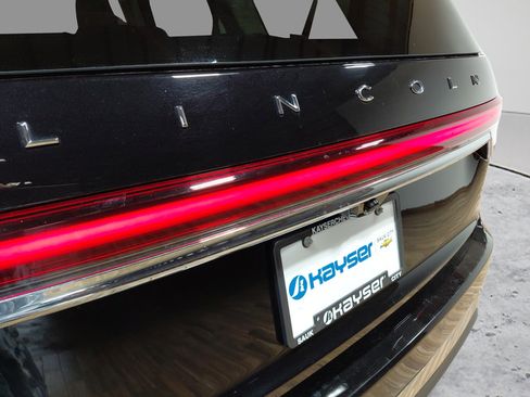Used 2024 Lincoln Aviator AWD w/ Premium Package image 13