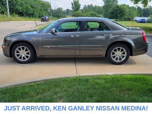 Used 2009 Chrysler 300 C RWD image 6